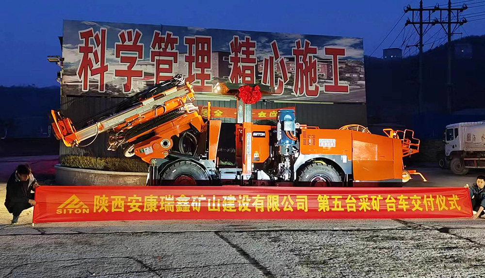 礦用液壓采礦鉆車